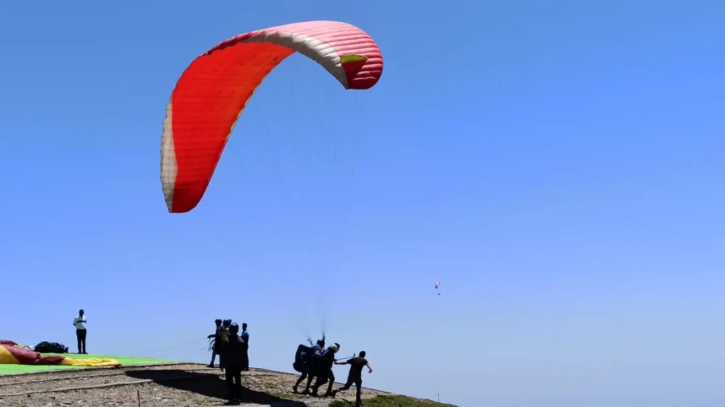 best time to do paragliding in bir billing